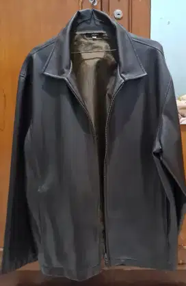 Jaket semi kulit seken masih bagus merk M2000