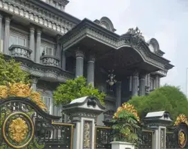 Rumah mewah, ada kolam renang, taman di Citra Gran Cibubur
