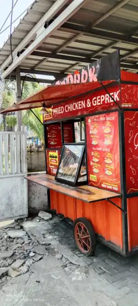 Gerobak bekas fried chicken