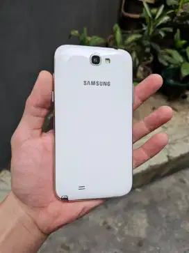 Samsung Galaxy Note 2 Putih dan Xperia