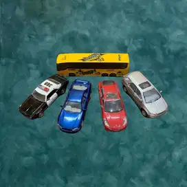 Mobil Mobilan Mainan Miniatur Diecast Metal Besi Buka Pintu Paketan