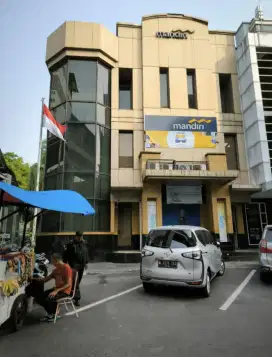 DIJual Ruko Strategis,Hoek 3 Lt Boulevard Kelapa Gading Jakarta Utara