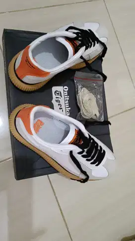 Dijual onitsukatiger sepatu wanita uk 37,5