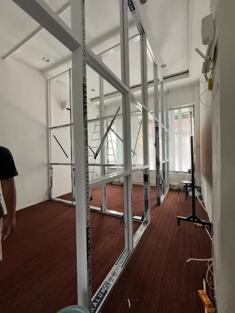 Kusen aluminium dan kaca