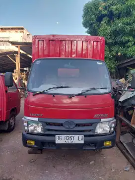Toyota dyna 110ST engkelbox besi thn 2010