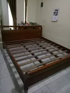 Tempat tidur jati