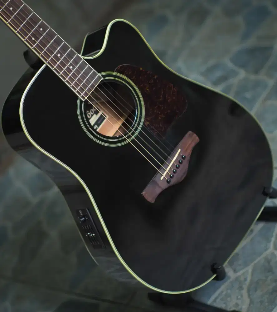 Gitar akustik Ibanez AW-70ECE
