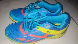 Sepatu Badminton Spotec ukuran 44