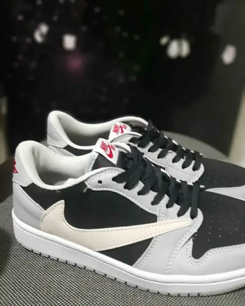 NIKE AIR JORDAN 1 TRAVIS SCOTT