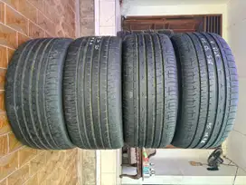 Ban Accelera Phi-R 275 30 r20 & 245 35 r20
