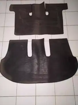 Karpet Tengah Belakang Innova