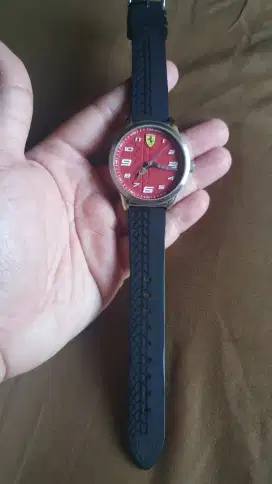 Jam tangan ferari,bisa utk cewe atau cowo,kondisi normal