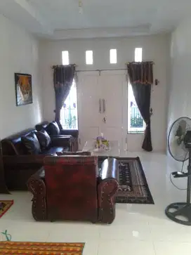 Di kontrakan rumah 3 kamar 2 kamar mandi