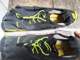 Sepatu olahraga Vibram 5 fingers