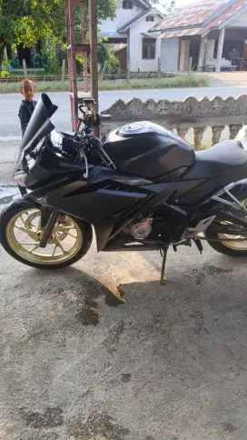 HONDA CBR FACELIFT/150R hitam