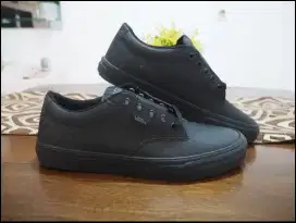 Vans Trainers black leather size 42,5