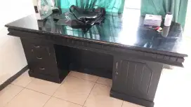 Meja Direktur kondisi bagus ukuran 180 x 90 lokasi sby utara tb rejo
