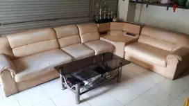 Sofa 1 set lengkap dengan meja kaca lokasi sby utara
