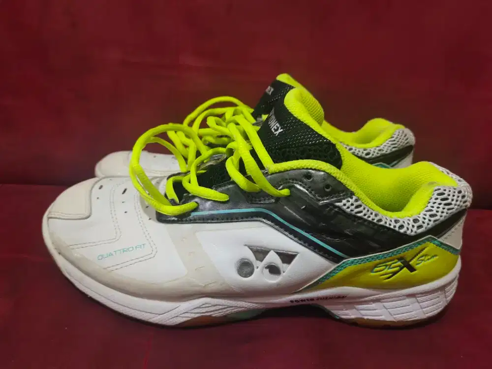 Yonex SHB 65x Slim size 41