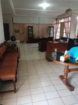 Jual rumah strategis untuk usaha  gudang toko dll di Andir Bandung