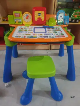 V Tech Touch and Learn Activity Desk