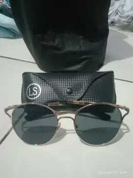 Dimahar aja kaca mata LS dan kaca ray ban kondisi bagus
