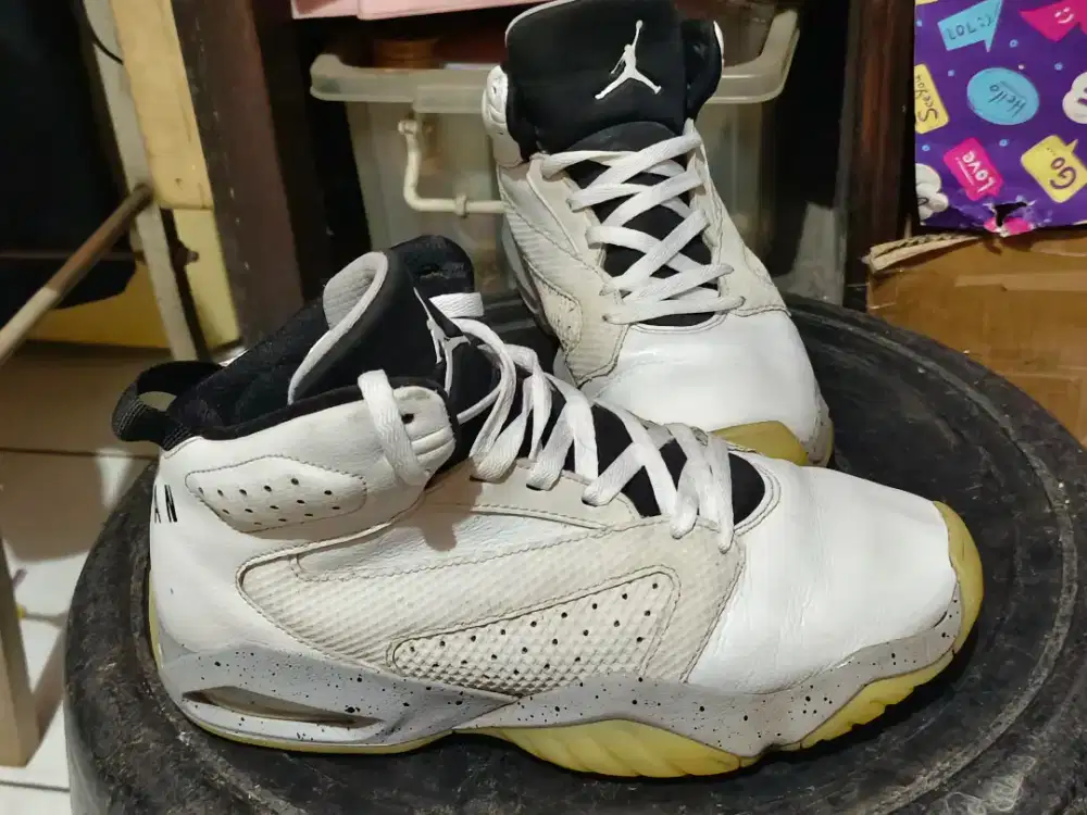 Sepatu basket Air jordan retro lift off white grey sz 41 original