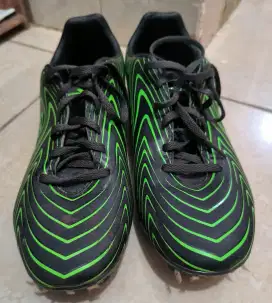 Sepatu bola SPECS ORI