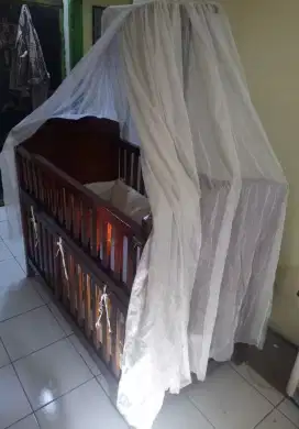 Tempat tidur bayi / keranjang tidur bayi