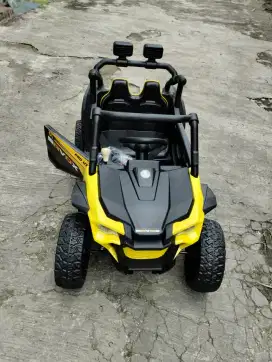 Mobil Aki Remote Jeep Ban Karet