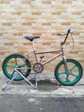 Sepeda bmx anak bekas ukuran roda 20