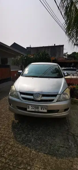 Toyota Kijang Innova 2005 Bensin