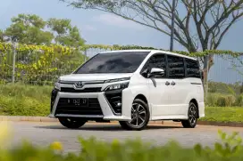 Toyota Voxy 2.0 A/T 2017 Orisinil,Terawat Sekali