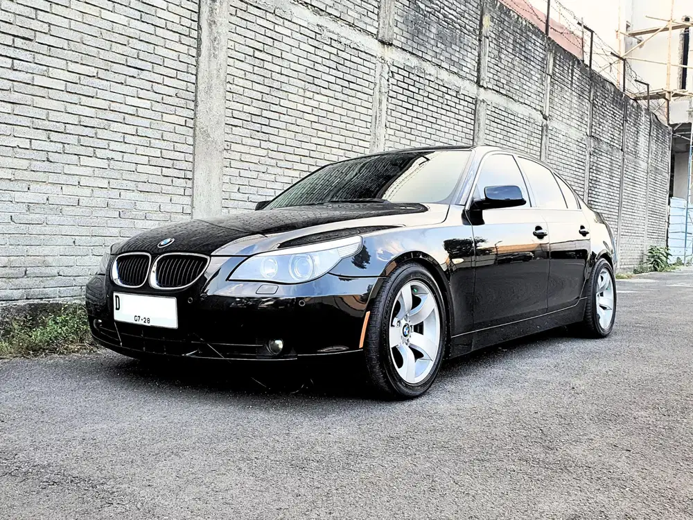 Pemakai Langsung BMW 530i CBU 2004 Black On Black