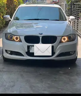 bmw 320i dalam Mobil Bekas