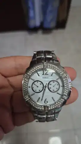 Jam tangan wanita Guess