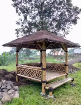 Saung bambu gazebo