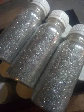 Glitter warna perak halus