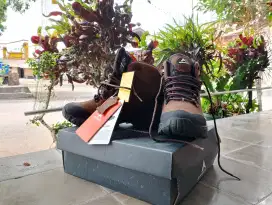 Sepatu eiger ori