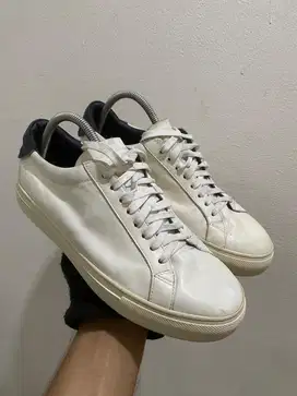 Sneakers cowok givenchy white leather 42
