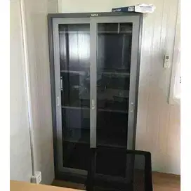 Lemari Besi Sliding Kaca, lemari kantor, lemari pajangan, lemari arsip