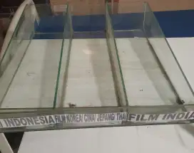 Tempat pajangan vcd/ dvd dari kaca