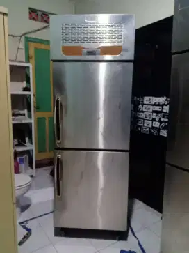 Upright Freezer 2pintu josss beku cepat