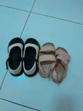 Sepatu anak perempuan