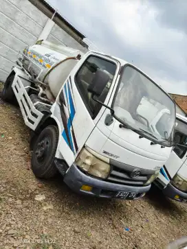 Hino dutro 130 HT tangki 5000 liter tahun 2015 orisinil