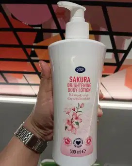 BOOTS SAKURA BRIGHTENING BODY LOTION FAST ABSORBING&MOISTURISING 500ML