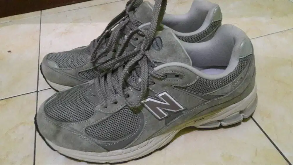 Sepatu new Balance 2002R 43