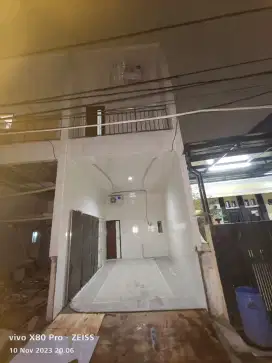 Di sewa kan Rumah dua lantai di sukapura kelapa gading