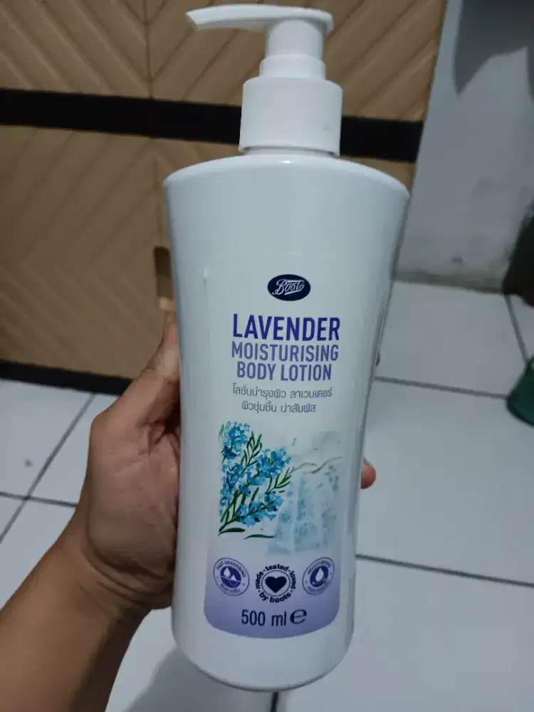BOOTS LAVENDER MOISTURISING BODY LOTION 500ML (ORIGINAL&SEGEL)
