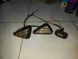 Lampu motor dan voltmeter